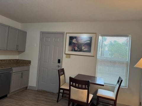 Downtown, 3-bedroom, 3-bathroom Apartment in Colorado Springs