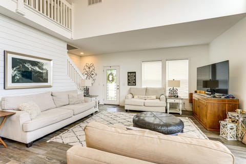 Sleek Getaway on Lake Wawasee with Private Dock! House in Indiana