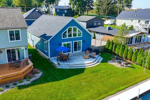 Sleek Getaway on Lake Wawasee with Private Dock! House in Indiana