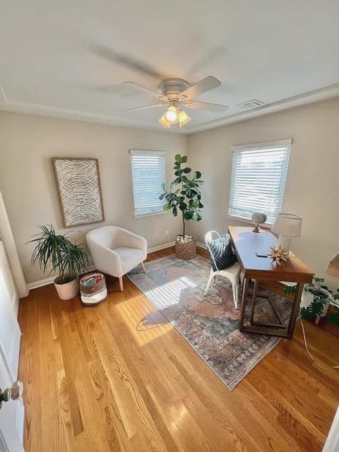 Three Bedroom Home in Long Beach House in Belmont Shore