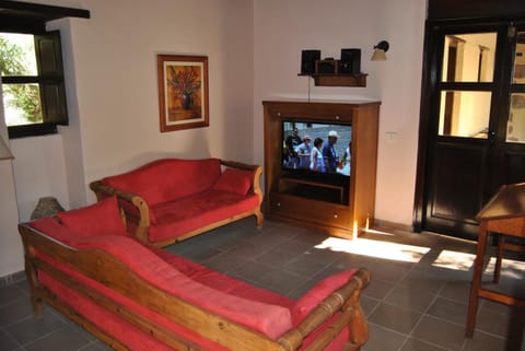 Day, Summer, Living room, Dining area, On site, Garden view