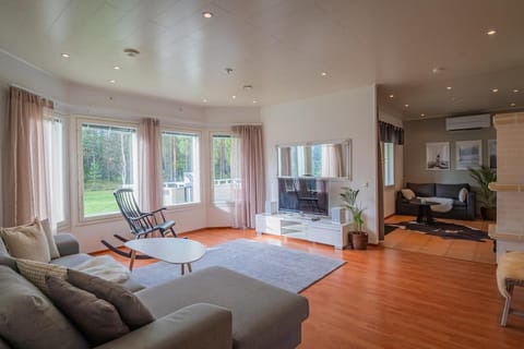 TV and multimedia, Living room, Seating area