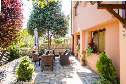 Balcony/Terrace, Garden view