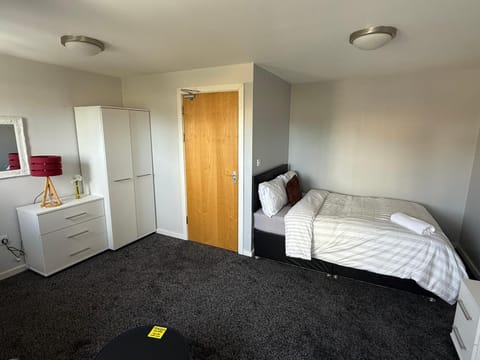 Bed, Photo of the whole room, Bedroom, wardrobe