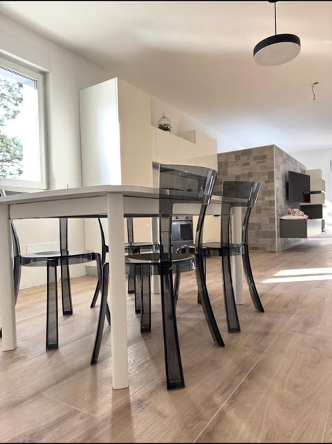 Kitchen or kitchenette, oven