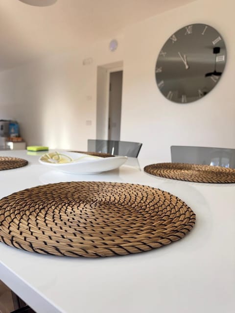 Decorative detail, Dining area