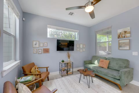 6 Mi to Dtwn Austin Escape with Private Yard House in Austin