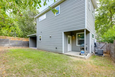 6 Mi to Dtwn Austin Escape with Private Yard House in Austin