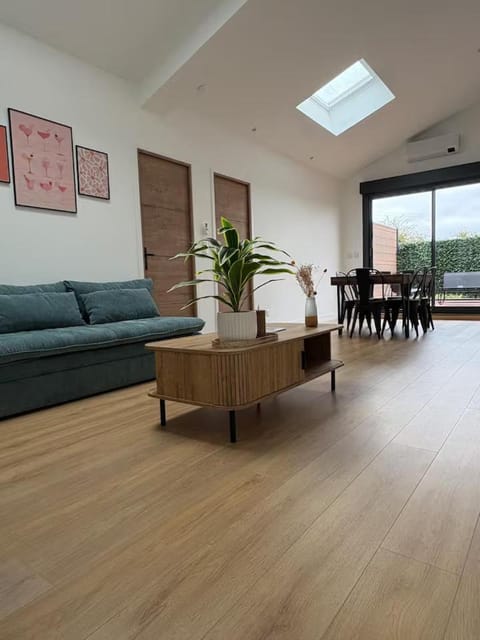 3 appartements uniques - 1 avec sauna balnéo - Parking privé inclus Apartment in Villeneuve-d'Ascq