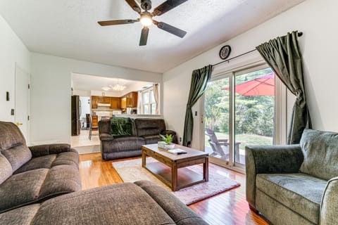 Shop, Golf and Explore Home 14 Mi to Columbus! House in Pickerington