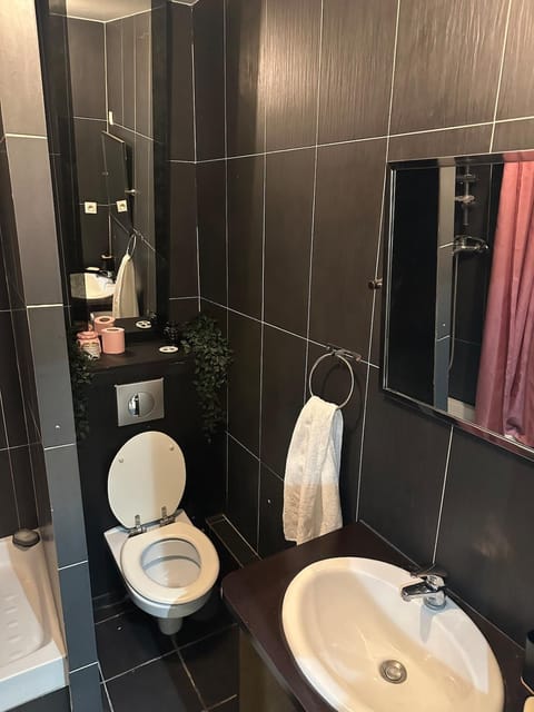 Shower, Bathroom, towels