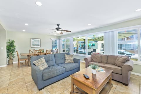 Salt & Sand I House in Balboa Peninsula