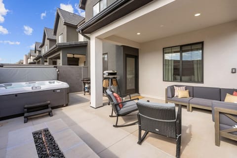 Long Drive townhouse House in Washington