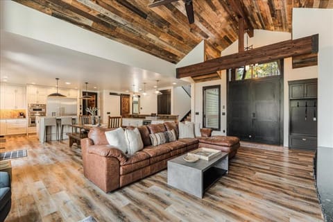 Gannet Chalet with HOT TUB, SAUNA, SHARC House in Sunriver