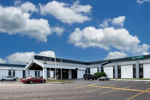 Property building, Day, Parking