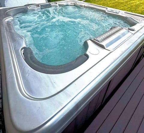 Hot Tub 4 bedrooms Pool Table House in Chicago