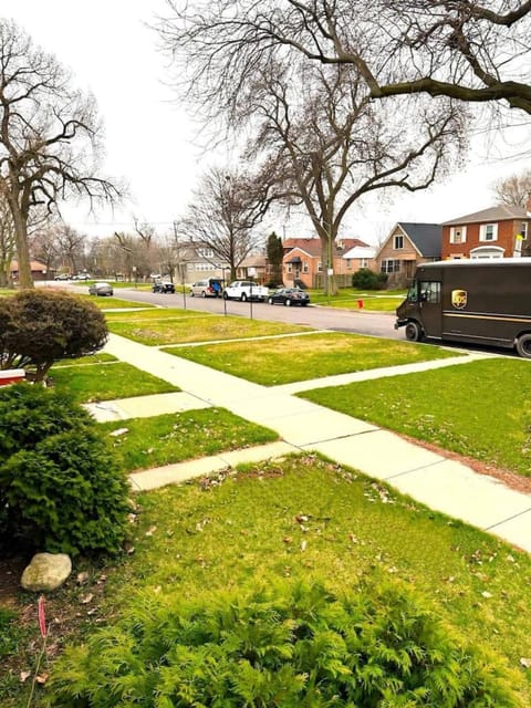 Hot Tub 4 bedrooms Pool Table House in Chicago