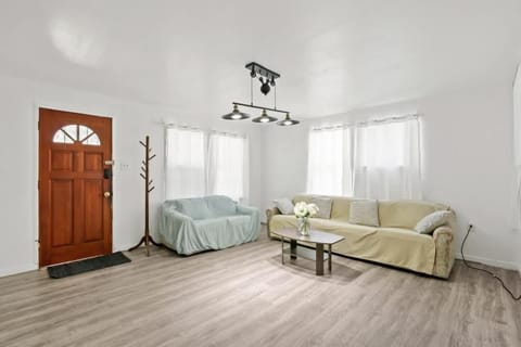 2BR Pet-Friendly Home # RV FREE House in Rancho Cucamonga