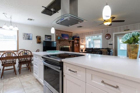 TV and multimedia, Coffee/tea facilities, Kitchen or kitchenette, kitchen