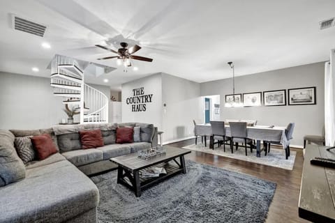 Living room, Seating area, Dining area