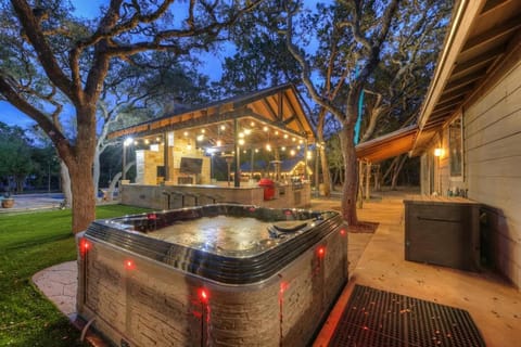 Property building, Night, Hot Tub, Hot Tub