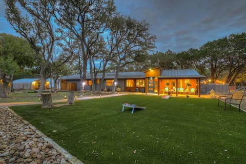 Property building, Facade/entrance, Night