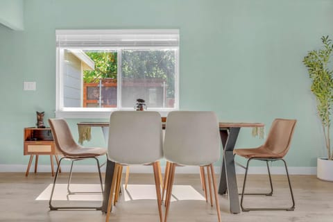 Modern Country Home Near Downtown & Bike Trail House in Santa Rosa