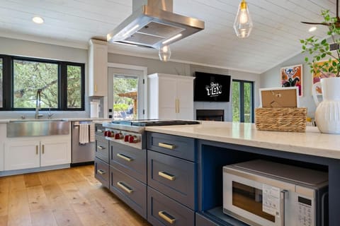 5BR Hill Country Pool Retreat Fire Pit Apartment in Rio Grande