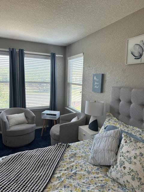 Seating area, Bedroom