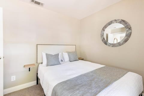 Wine Country Private Backyard and Bocci Ball House in Atascadero