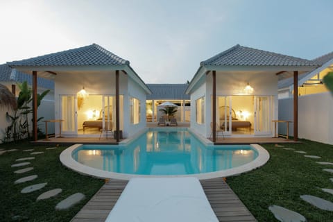 Property building, Pool view, Swimming pool