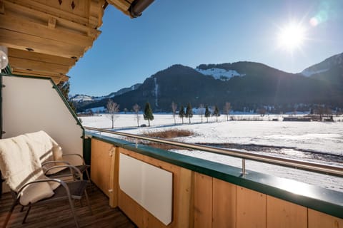 Natural landscape, Balcony/Terrace, Lake view, Mountain view