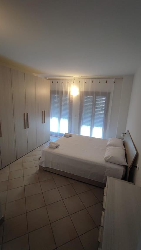 Bed, Photo of the whole room, wardrobe
