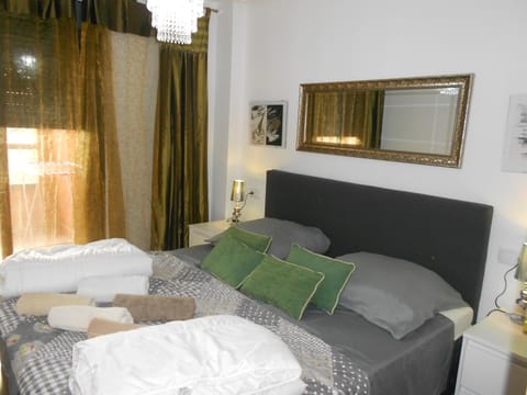 Photo of the whole room, Decorative detail