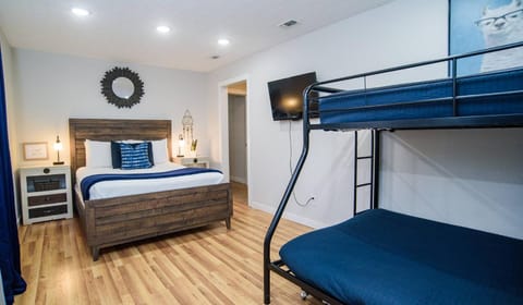 Bed, Game Room, Bathroom, TV and multimedia, Bedroom, bunk bed