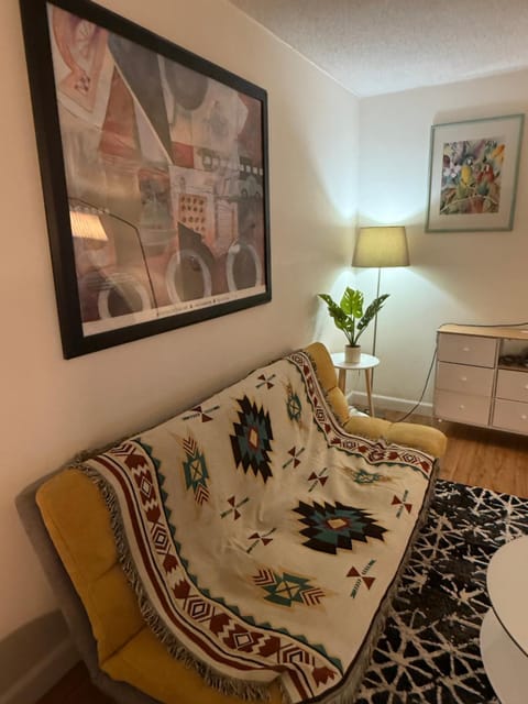 Cozy Private Retreat in DTLA by Dodger Stadium Apartment in Echo Park