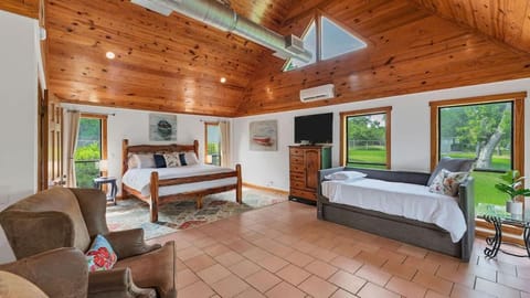 Shangrila - peaceful getaway on Lake McQueeney House in Seguin