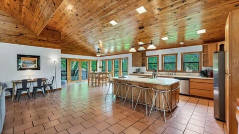 Shangrila - peaceful getaway on Lake McQueeney House in Seguin