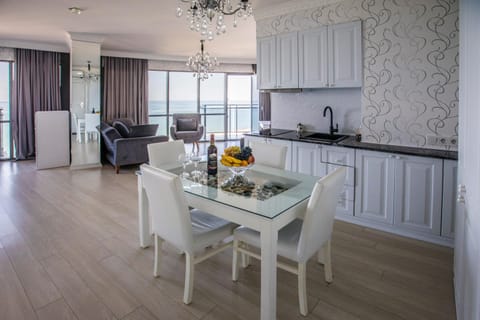 Tina's Apartments with Panoramic Sea view Condominio in Batumi