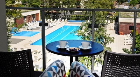 Balcony/Terrace, Pool view, Swimming pool