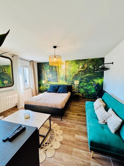 Bed, Photo of the whole room