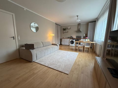 Communal lounge/ TV room, TV and multimedia, Kitchen or kitchenette, Living room, Seating area, Dining area, Evening entertainment