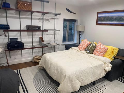 Sunny Lakeview Retreat - Private Beach Access House in Skyland