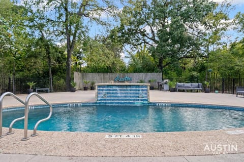 Swimming pool, Swimming pool