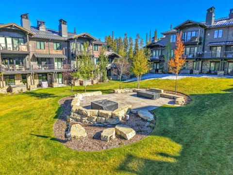 Moonlight Basin Lookout Patio Views & Ski In Out House in Big Sky