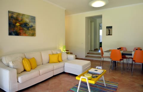 Exciting Beach Villa House in Setubal District