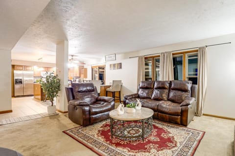 Families Welcome! Spacious Suburban Home in Dayton House in Vandalia