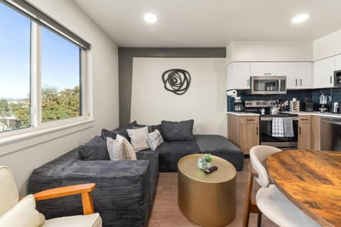 Kitchen or kitchenette, Living room