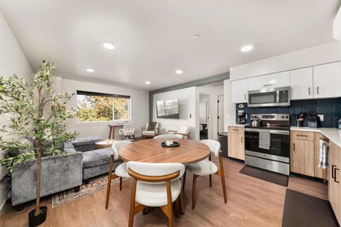 Seating area, Dining area