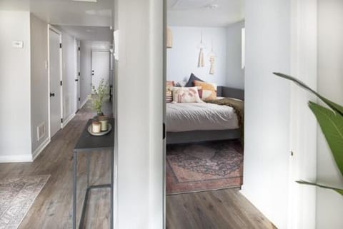 Two Bedroom Garden Apartment Apartment in Wicker Park